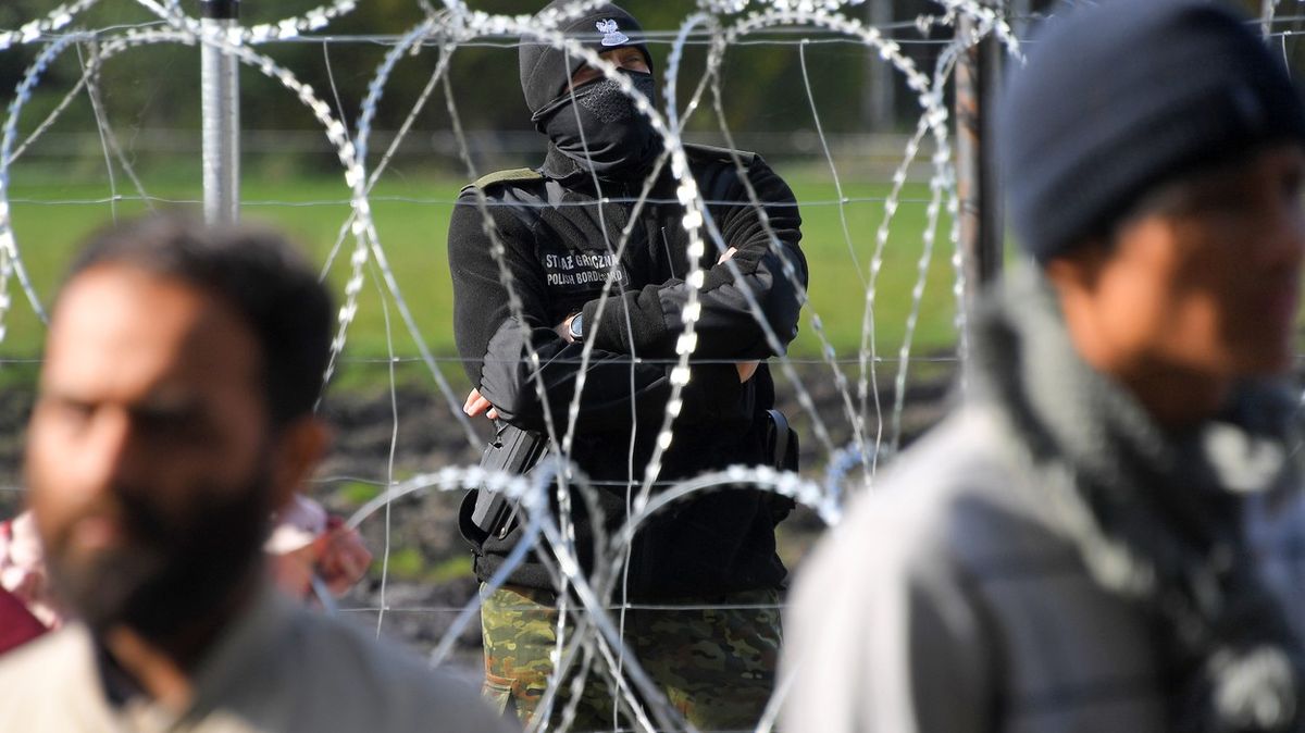 Ať EU postaví ploty na hranicích na ochranu před migranty, žádá 12 států